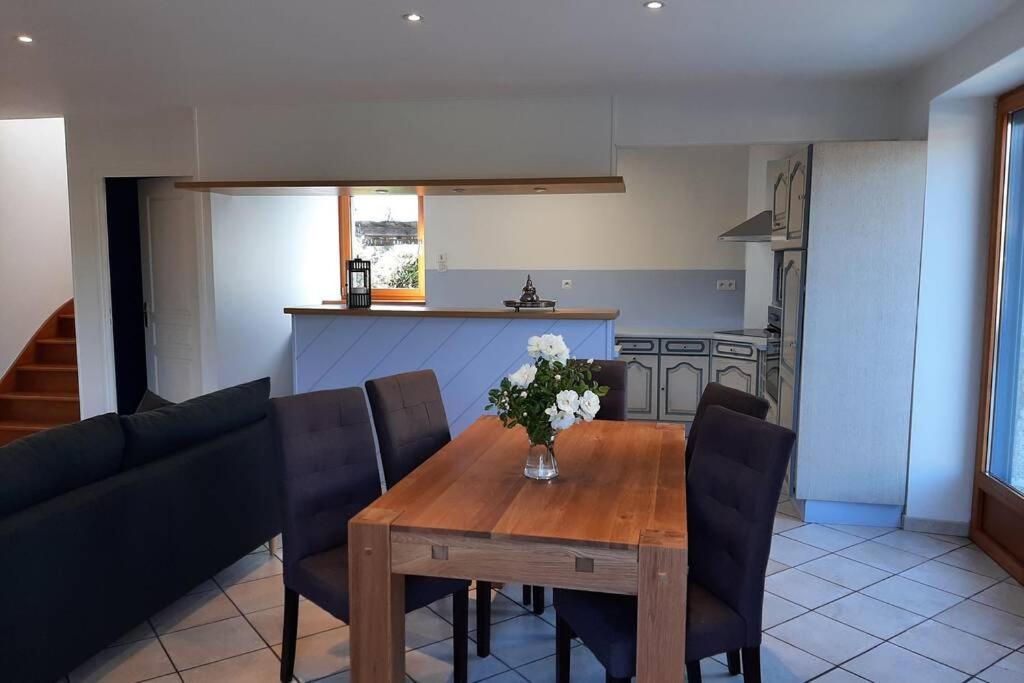 La Maison Bleue Saint-Sauveur-des-Landes Eksteriør billede